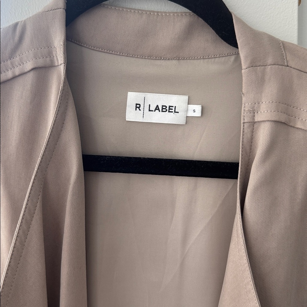 R Label Trench - Picture 3 of 4